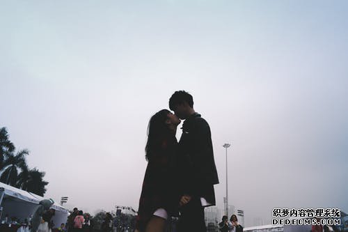 广角镜头和定焦镜头——，摄影艺术的双重视界